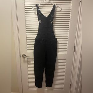 Women’s Levi’s overalls size 28
